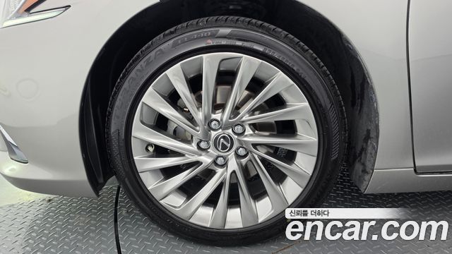 Lexus ES Luxury Plus — пробег 90 515 км — фото 5 из 5