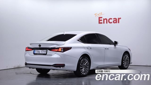Lexus ES Executive — пробег 13 232 км — фото 2 из 5