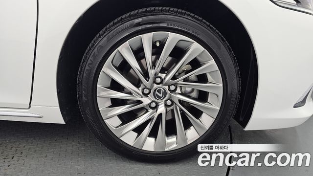 Lexus ES Executive — пробег 13 232 км — фото 5 из 5