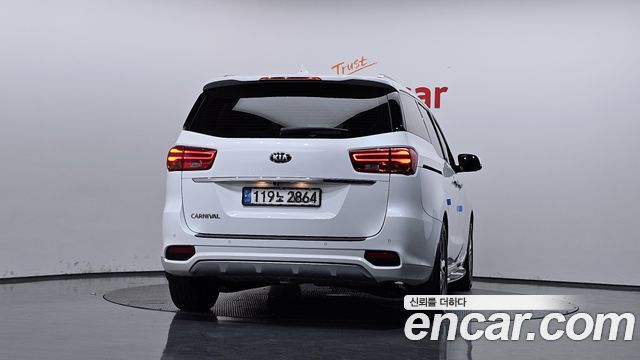 Kia Carnival из Кореи Encar