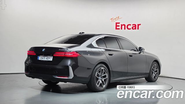 BMW 5-Series 520i — пробег 8 782 км