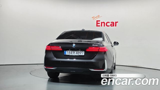 BMW 5-Series 520i — пробег 8 782 км