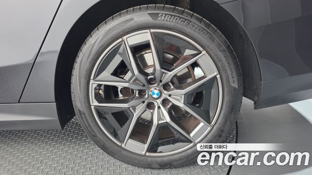 BMW 5-Series 520i — пробег 8 782 км