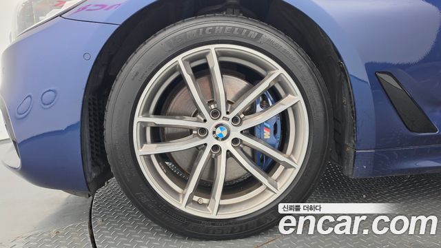 BMW 5-Series 530i xDrive M Sport Package Plus — пробег 104 072 км