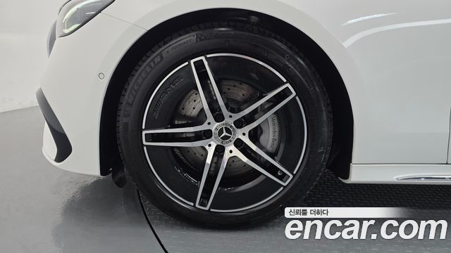 Mercedes-Benz E-Class E300 4MATIC AMG Line — пробег 1 025 км