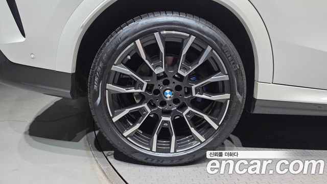 BMW X6 xDrive40i M Sport — пробег 17 403 км