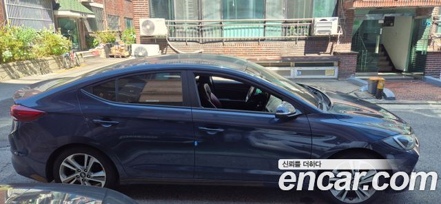 Hyundai AVANTE 1.6 e-VGT Style — пробег 249 000 км