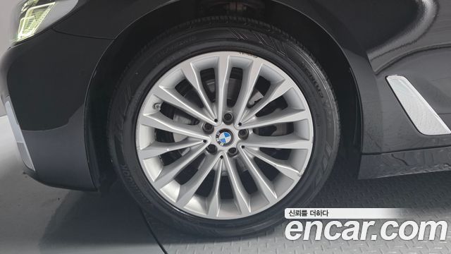 BMW 5-Series 520i Luxury — пробег 112 894 км