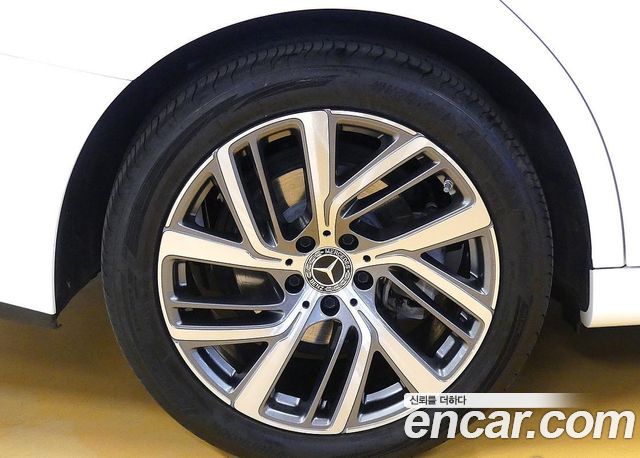 Mercedes-Benz E-Class E220d 4MATIC Exclusive — пробег 28 000 км