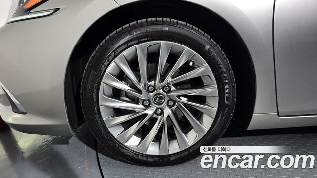 Lexus ES Executive — пробег 38 978 км — фото 5 из 5