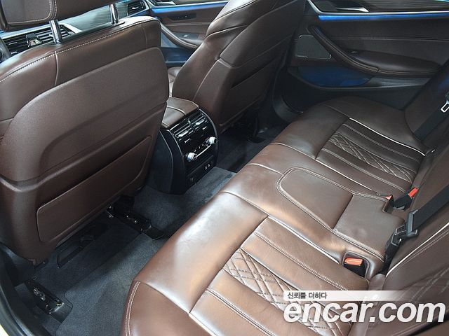 BMW 5-Series 530e Luxury — пробег 27 432 км