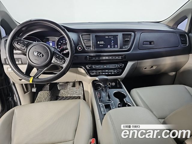 Kia Carnival 11-Seater Deluxe — пробег 195 000 км