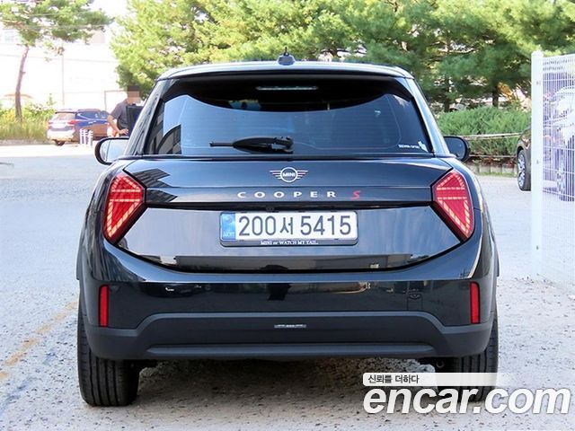 Mini Cooper 5 Door Favoured — пробег 3 545 км