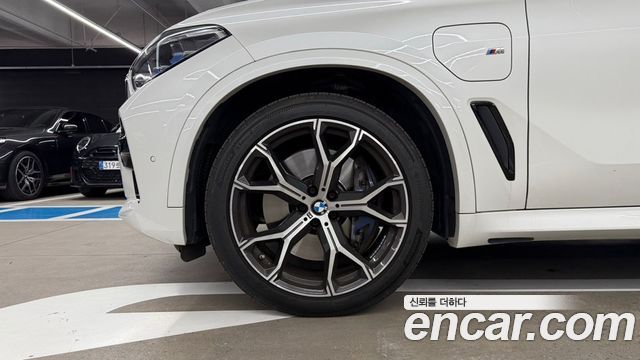 BMW X5 xDrive 45e M Sport — пробег 60 700 км