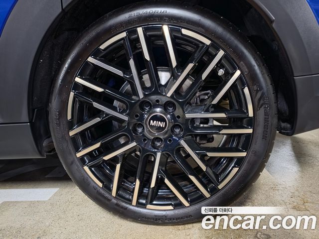 Mini Cooper 5 Door Favoured — пробег 9 860 км