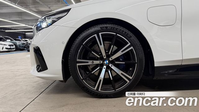 BMW 5-Series 530e M Sport — пробег 4 262 км