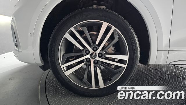 Audi Q5 45 TFSI Quattro Premium — пробег 24 069 км