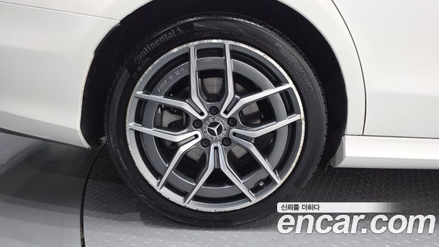 Mercedes-Benz E-Class E220d 4MATIC AMG Line — пробег 68 714 км — фото 5 из 5