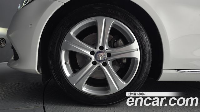 Mercedes-Benz E-Class E200 Avantgarde — пробег 65 482 км