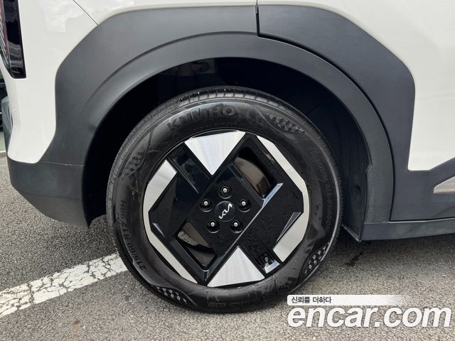 Kia EV3 Long Range 2WD Earth — пробег 32 010 км