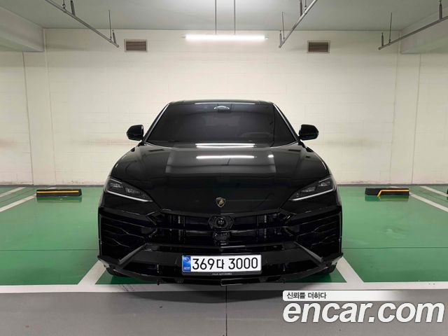 Lamborghini Urus 4.0 V8 SE — пробег 999 км