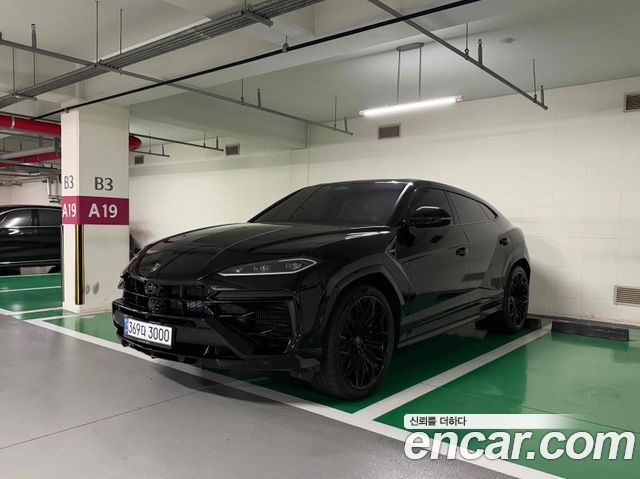 Lamborghini Urus 4.0 V8 SE — пробег 999 км