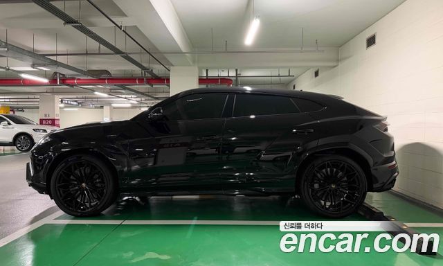 Lamborghini Urus 4.0 V8 SE — пробег 999 км