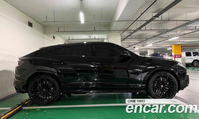 Lamborghini Urus 4.0 V8 SE — пробег 999 км