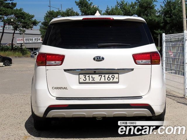Kia Carnival 9-seater Luxury — пробег 239 739 км — фото 4 из 5