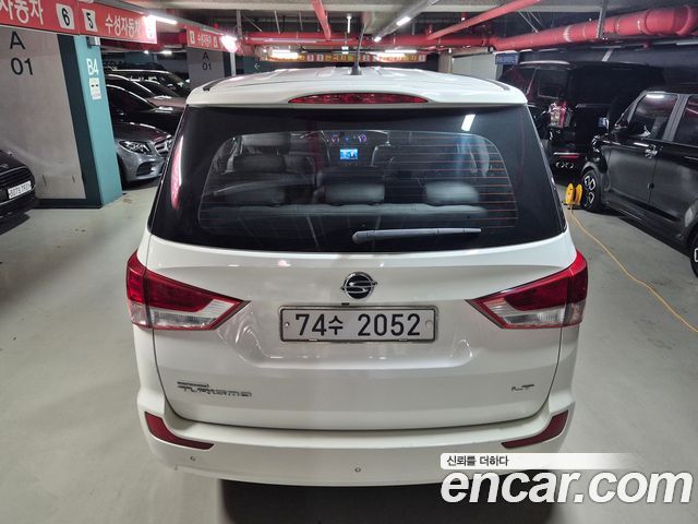 Ssangyong KORANDO 2WD LT 11-seater — пробег 140 819 км