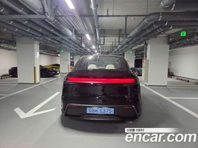 Tesla Model Y L Long Range AWD — пробег 9 км