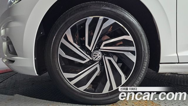 Volkswagen Jetta 1.4 TSI Prestige — пробег 15 495 км