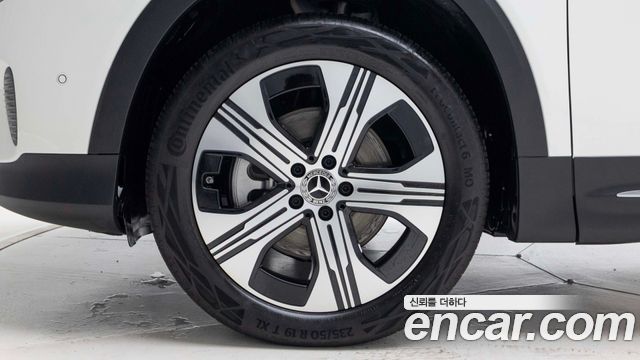Mercedes-Benz EQB EQB300 4MATIC Progressive — пробег 23 057 км
