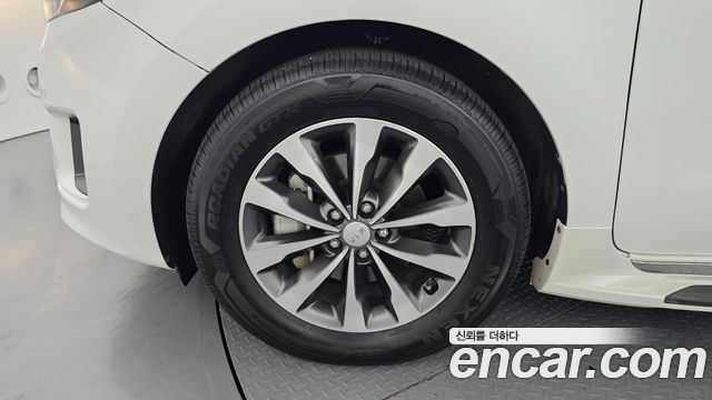 Kia Carnival 11-seater Prestige — пробег 82 450 км — фото 5 из 5
