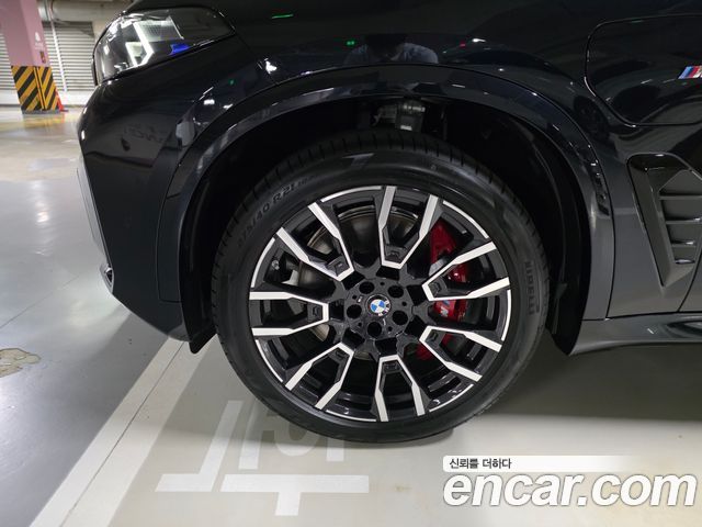 BMW X5 xDrive 50e M Sport — пробег 863 км — фото 5 из 5