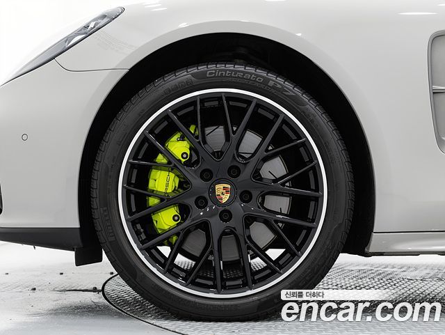 Porsche Panamera 2.9 AWD E-Hybrid Platinum Edition — пробег 27 790 км