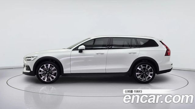 Volvo V60 B5 Ultra AWD — пробег 12 329 км