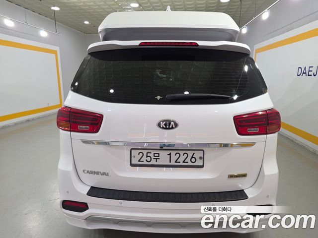 Kia Carnival 7-Seater Hi-Limousine President — пробег 160 786 км