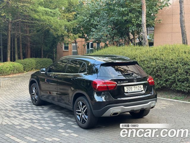 Mercedes-Benz GLA-Class GLA220 Premium — пробег 76 130 км — фото 2 из 5