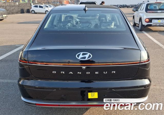 Hyundai Grandeur Premium — пробег 1 км — фото 3 из 5