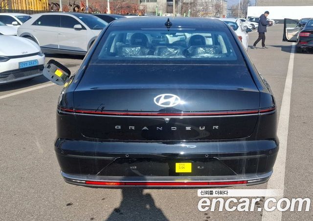 Hyundai Grandeur Premium — пробег 1 км — фото 3 из 5