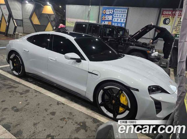 Porsche Taycan Turbo S — пробег 26 000 км — фото 5 из 5