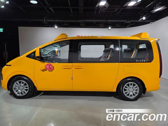 Hyundai Staria L3.5  Kinder Safety Car 15-Seater — пробег 31 662 км — фото 3 из 5