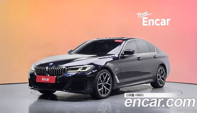 BMW 5-Series 530e M Sport — пробег 62 711 км — фото 1 из 5
