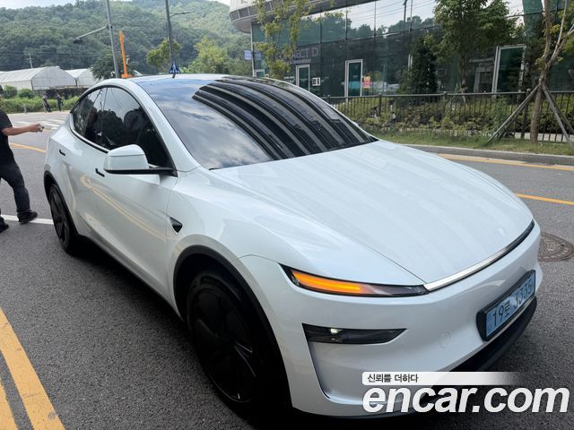 Tesla Model Y Premium RWD — пробег 500 км — фото 2 из 5