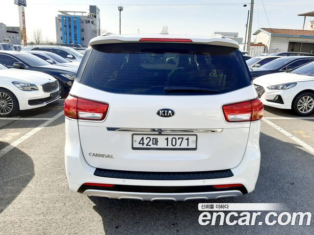 Kia Carnival 9-seater Prestige — пробег 180 000 км — фото 5 из 5