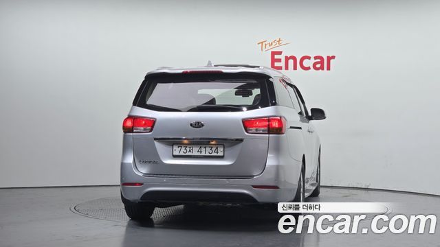 Kia Carnival 11-seater Luxury — пробег 93 941 км