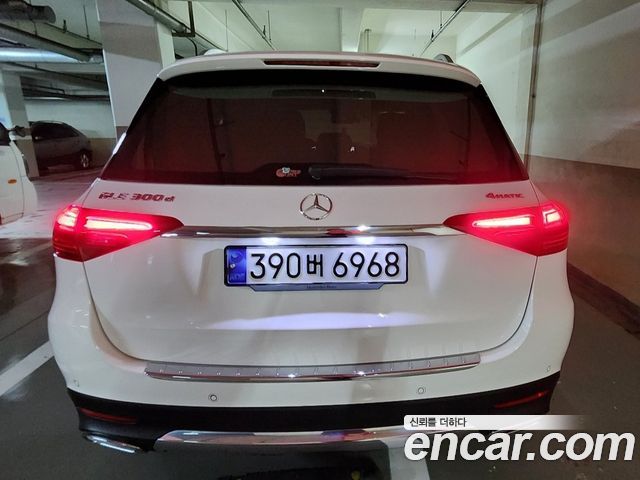 Mercedes-Benz GLE-Class GLE300d 4MATIC — пробег 39 000 км