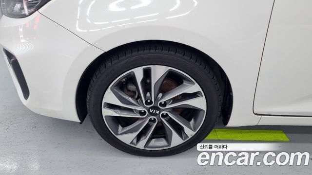 Kia Carens 1.7 VGT Prestige — пробег 180 262 км