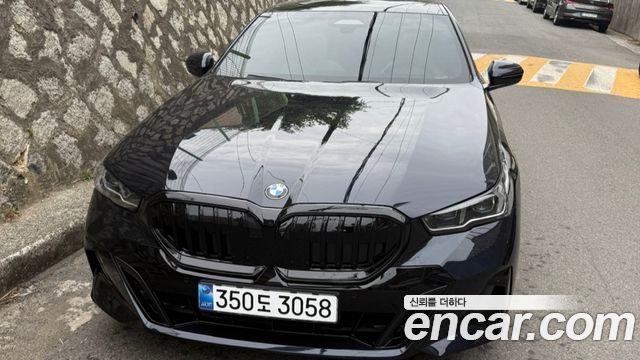 BMW 5-Series 520i M Sport — пробег 500 км — фото 5 из 5